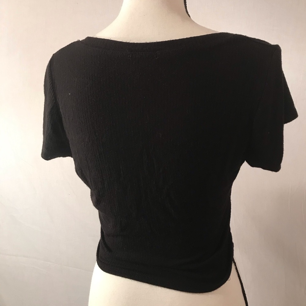 Bozzolo V Neck Crop Top - Picture 7 of 8